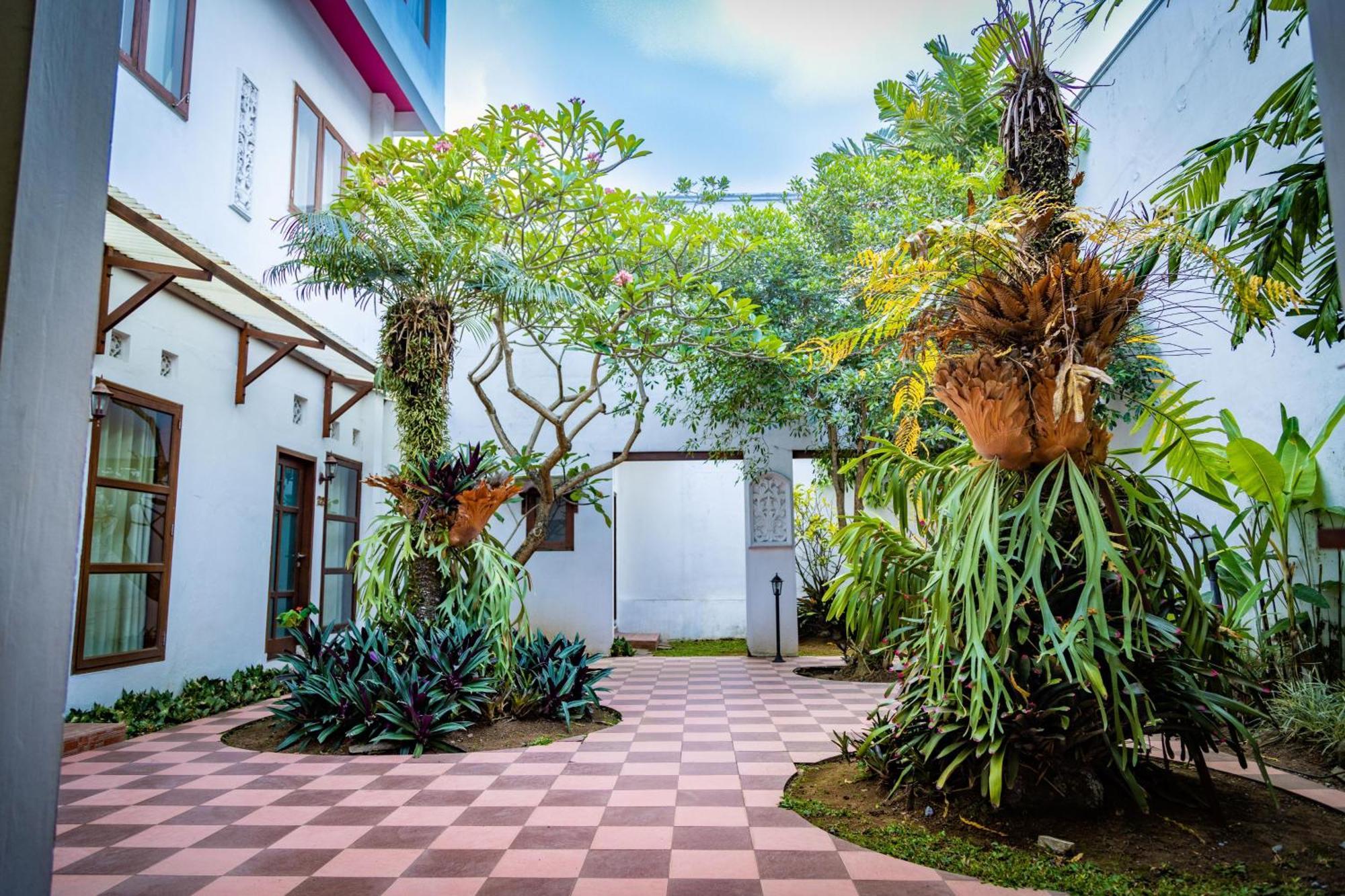 แฟมิลี โฮเต็ล กราเดีย 2 Hotel บาตู ภายนอก รูปภาพ