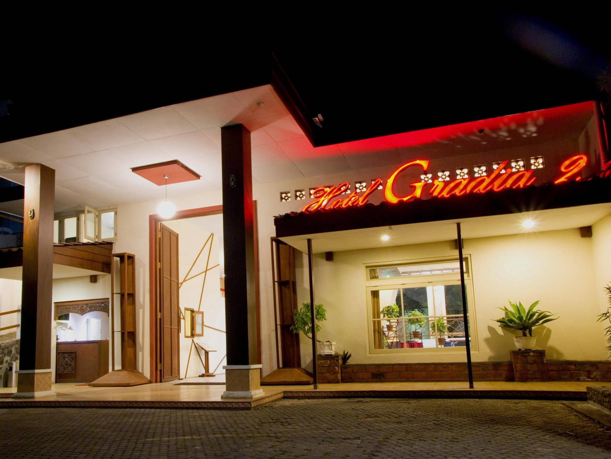 แฟมิลี โฮเต็ล กราเดีย 2 Hotel บาตู ภายนอก รูปภาพ